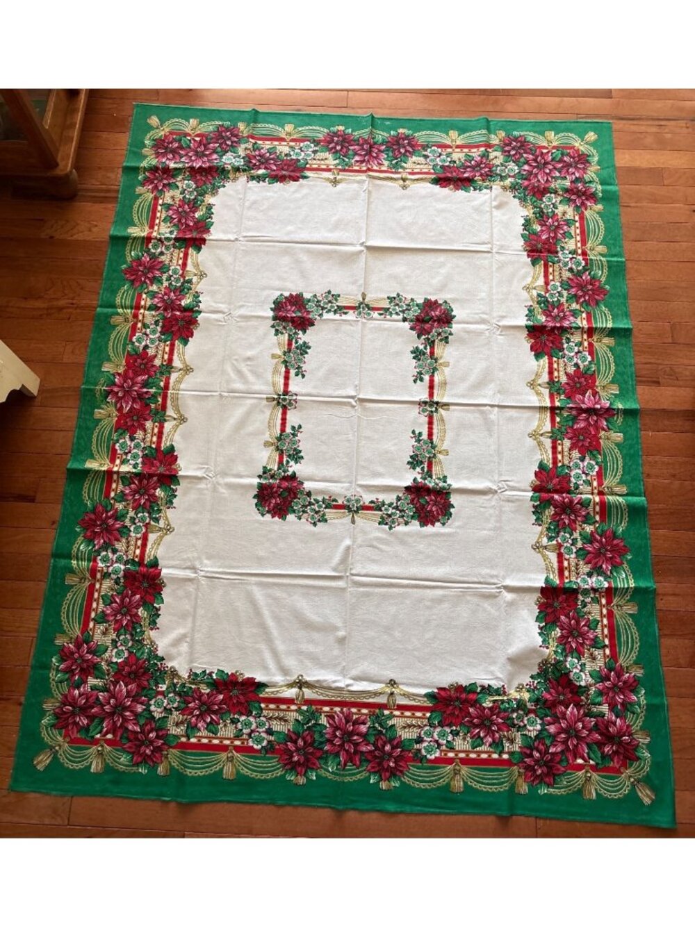 Poinsettia Tablecloth Christmas Holiday 67"x51" Festive Floral Green Red Vintage